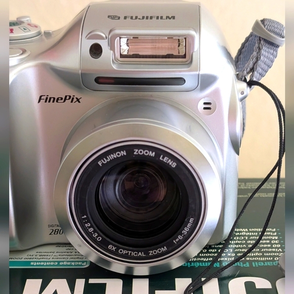 Fujifilm Other - FUJIFILM FINEPIX 2800 MEGAPIXEL 6x OPTICAL ZOOM VIDEO & AUDIO DIGITAL CA…